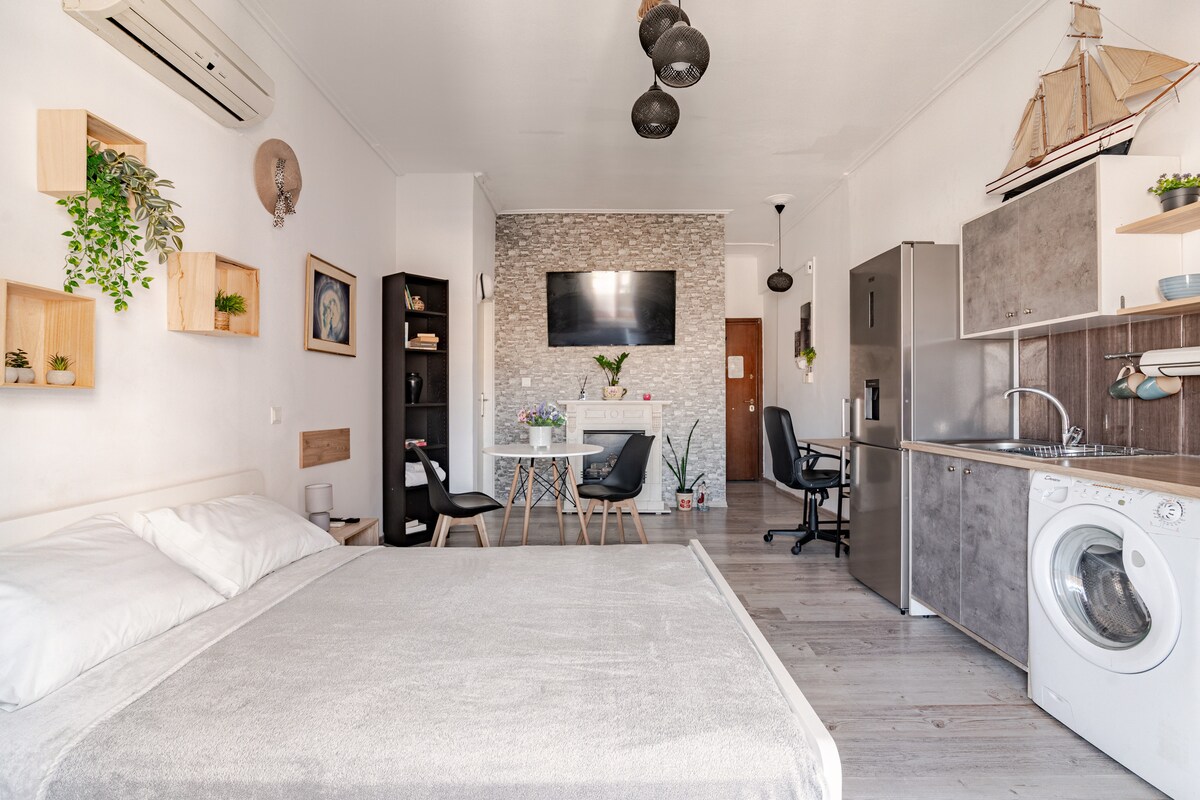 236 Ave. • Fireplace & Balcony Studio near SNFCC photo 4